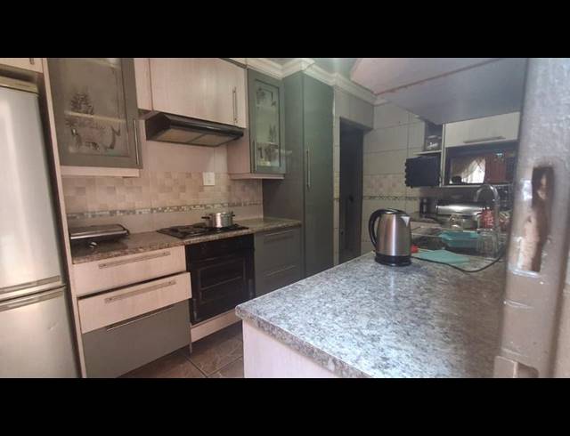3 BEDROOM HOUSE FOR SALE IN KWENELE SOUTH